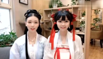 两位小姐姐穿汉服跳舞,两位小姐姐汉服翩翩演绎古典美